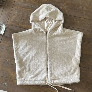 Melody women’s cropped faux fur vest with hood